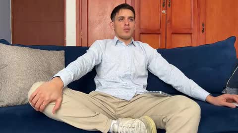 Snapshot of liam_enzho chatting on 12/18/25, 04:57 Liam online show from 12/18/25, 04:57