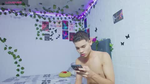 liam_honey18 online show from 10/16/25, 09:32