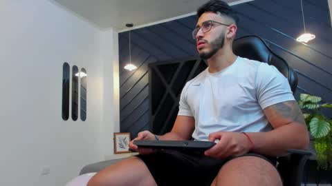 LIAM KLEIN online show from 11/01/25, 11:12