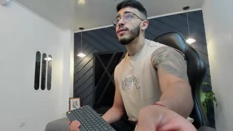 LIAM KLEIN online show from 11/02/25, 02:08