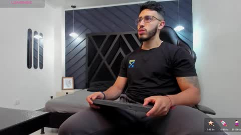 LIAM KLEIN online show from 11/19/25, 11:32