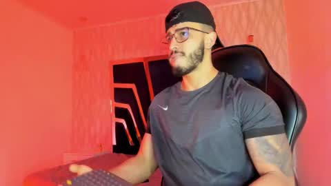 LIAM KLEIN online show from 11/25/25, 11:10