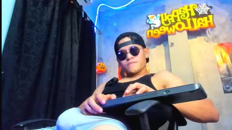 liam_knight online show from 10/27/25, 01:20