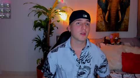 Snapshot of liam_oficial chatting on 02/23/25, 02:18 liam online show from 02/23/25, 02:18