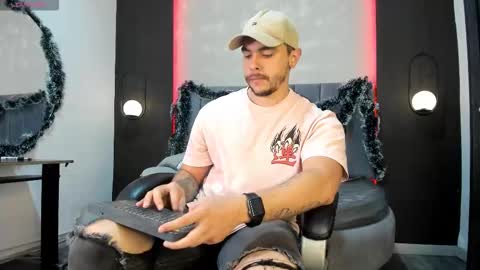 Liam online show from 12/22/25, 09:45