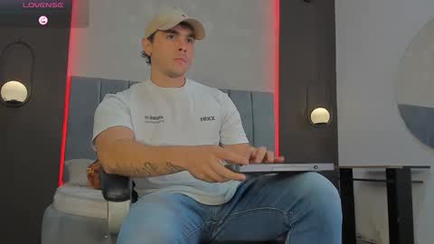 Snapshot of liam_walk chatting on 03/12/26, 08:04 Liam online show from 03/12/26, 08:04