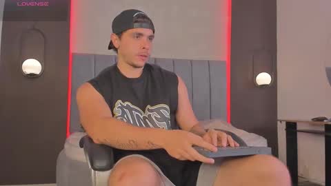 Snapshot of liam_walk chatting on 03/18/26, 09:51 Liam online show from 03/18/26, 09:51