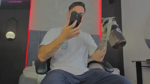 Snapshot of liam_walk chatting on 03/25/26, 08:04 Liam online show from 03/25/26, 08:04