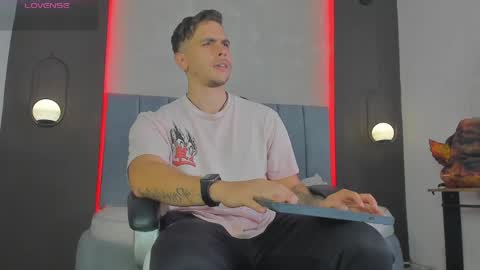 Snapshot of liam_walk chatting on 03/29/26, 10:10 Liam online show from 03/29/26, 10:10