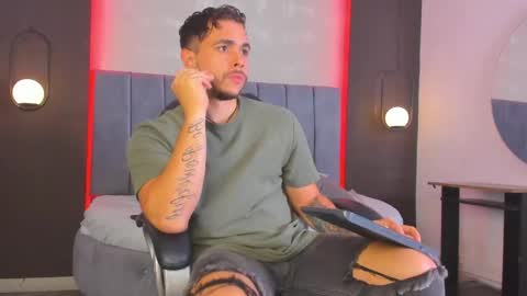 Snapshot of liam_walk chatting on 04/13/26, 12:10 Liam online show from 04/13/26, 12:10