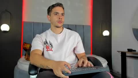 Snapshot of liam_walk chatting on 04/20/26, 06:53 Liam online show from 04/20/26, 06:53