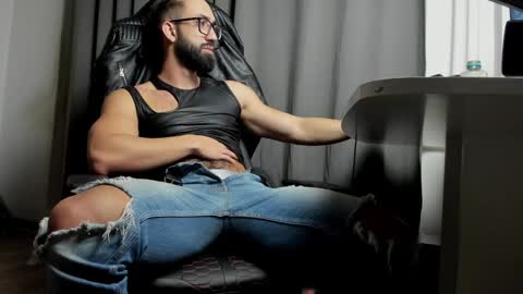 Liam online show from 12/05/24, 05:26