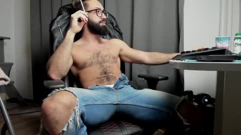 Liam online show from 02/08/25, 06:33