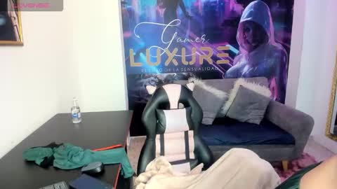 Lia online show from 10/31/25, 02:18