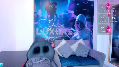 Lia online show from 12/04/25, 11:19