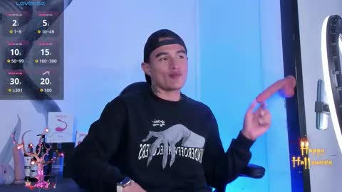 Snapshot of liamdeep_ chatting on 10/13/25, 09:37 LiamDeep online show from 10/13/25, 09:37