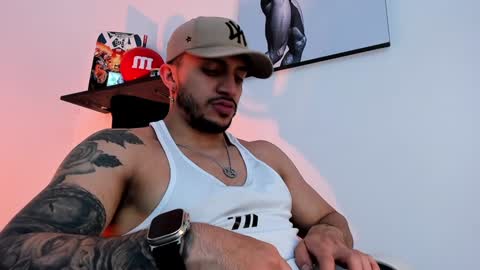 Snapshot of liamreigns_ chatting on 02/02/25, 11:30 liam online show from 02/02/25, 11:30