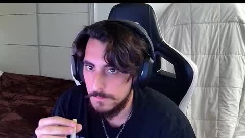 Snapshot of liamriddley chatting on 10/15/25, 03:56 liamriddley online show from 10/15/25, 03:56