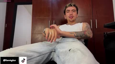 Snapshot of liamty_luxor chatting on 10/17/25, 02:59 Liam online show from 10/17/25, 02:59