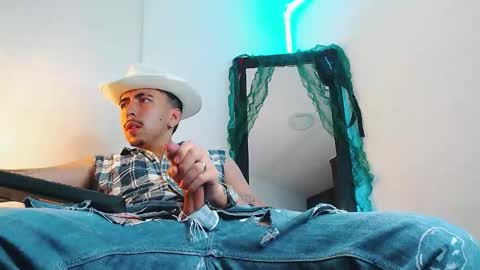 Snapshot of liamty_luxor chatting on 12/16/25, 04:50 Liam online show from 12/16/25, 04:50