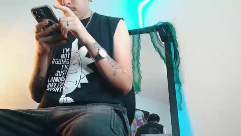 Snapshot of liamty_luxor chatting on 12/23/25, 04:21 Liam online show from 12/23/25, 04:21