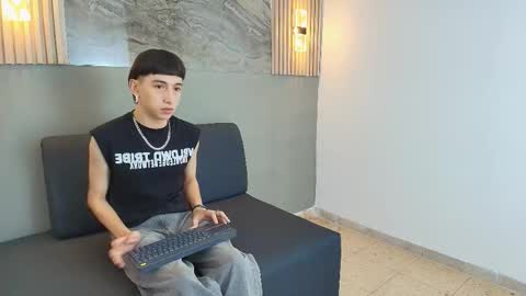 Snapshot of lian_cameron chatting on 12/22/25, 05:26 lian_cameron online show from 12/22/25, 05:26