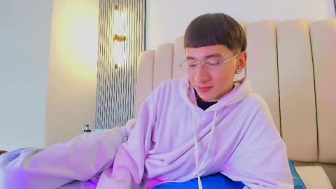 Snapshot of lian_cameron chatting on 04/20/26, 04:04 lian_cameron online show from 04/20/26, 04:04