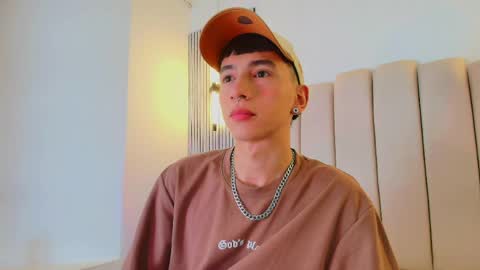 Snapshot of lian_cameron chatting on 05/08/26, 04:07 lian_cameron online show from 05/08/26, 04:07