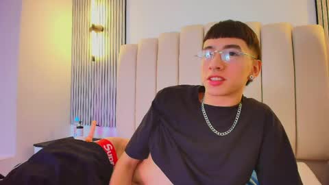 Snapshot of lian_cameron chatting on 05/09/26, 04:17 lian_cameron online show from 05/09/26, 04:17