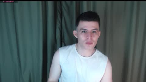 lian_eathan online show from 10/25/25, 06:43