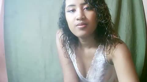 Snapshot of liana9794 chatting on 05/18/26, 01:06 Liana9794 online show from 05/18/26, 01:06