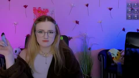 Snapshot of liana_kisses chatting on 05/29/26, 07:23 Little Liana online show from 05/29/26, 07:23