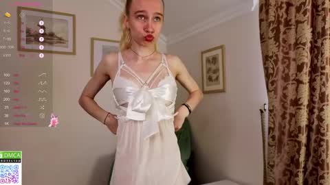 Snapshot of liane_bennet chatting on 06/10/26, 08:02 Sofia online show from 06/10/26, 08:02