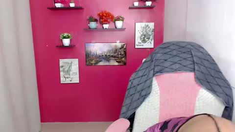 Snapshot of liane_mei chatting on 04/24/26, 12:07 Liane online show from 04/24/26, 12:07