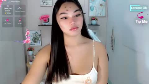 Snapshot of liane_mei chatting on 06/30/26, 04:35 Liane online show from 06/30/26, 04:35