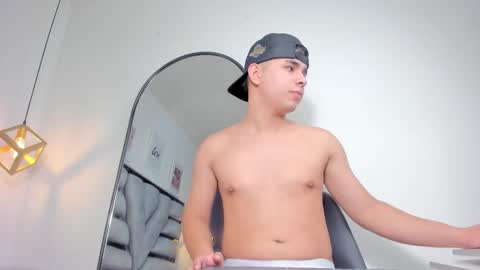 Snapshot of lianfox_ chatting on 12/22/25, 01:30 lianfox_ online show from 12/22/25, 01:30