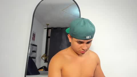 Snapshot of lianfox_ chatting on 07/06/26, 12:35 lianfox_ online show from 07/06/26, 12:35