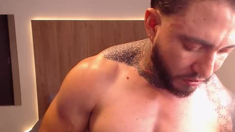 Snapshot of lianjones9 chatting on 10/24/25, 06:26 lianjones9 online show from 10/24/25, 06:26