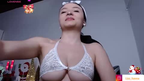 Snapshot of lianna_hot chatting on 12/06/24, 03:33 --- buy my content naughty in my bio- online show from 12/06/24, 03:33