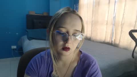 Lia Roberts online show from 10/22/25, 11:54