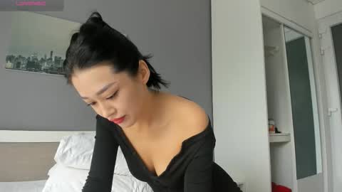 Snapshot of liavee chatting on 11/25/25, 03:50 Lia online show from 11/25/25, 03:50