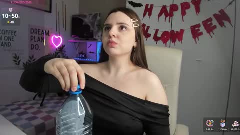 Lia online show from 10/26/25, 07:58