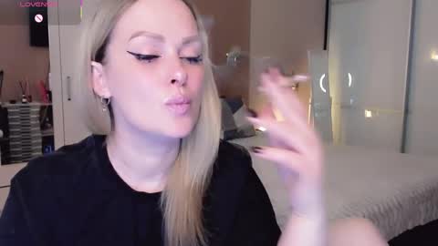 Snapshot of libby_nora chatting on 04/07/26, 09:10 Libby online show from 04/07/26, 09:10