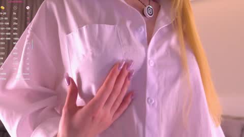 Elena online show from 11/18/25, 03:27