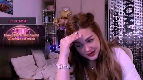 libra_mia online show from 11/16/25, 12:00