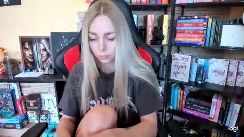 Snapshot of library_girl chatting on 04/18/26, 09:35 Anna online show from 04/18/26, 09:35