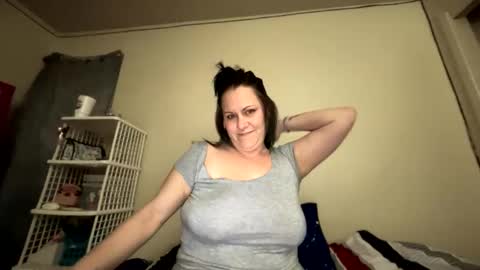 Snapshot of lickmelolliee chatting on 12/24/24, 11:28 AllieAustyn online show from 12/24/24, 11:28