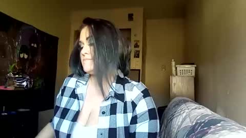 Snapshot of lickmelolliee chatting on 12/24/24, 07:22 AllieAustyn online show from 12/24/24, 07:22