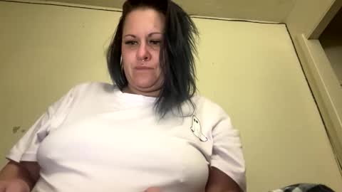 Snapshot of lickmelolliee chatting on 01/08/25, 05:59 AllieAustyn online show from 01/08/25, 05:59