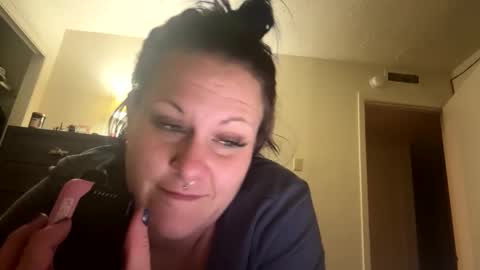 Snapshot of lickmelolliee chatting on 01/16/25, 09:05 AllieAustyn online show from 01/16/25, 09:05